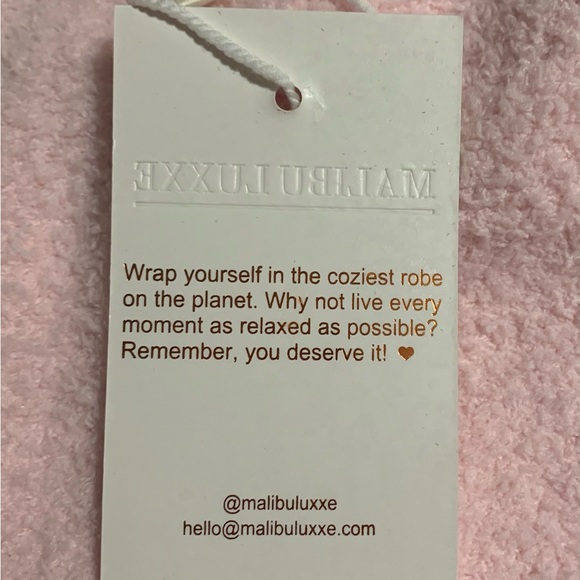 MALIBU LUXXE 100% poly Loungewear Feather Yarn Ladies soft pink robe size L/XL - Picture 7 of 14